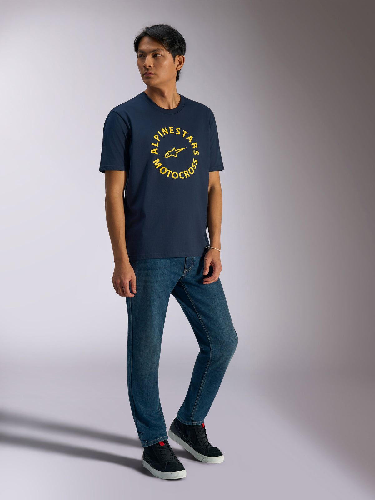 Alpinestars MX CSF Tee, Short Sleeve T-Shirt, Navy, Yellow Alpinestars Motocross circular graphic, worn by model with blue jeans and black sneakers, Casual Motorsport Streetwear