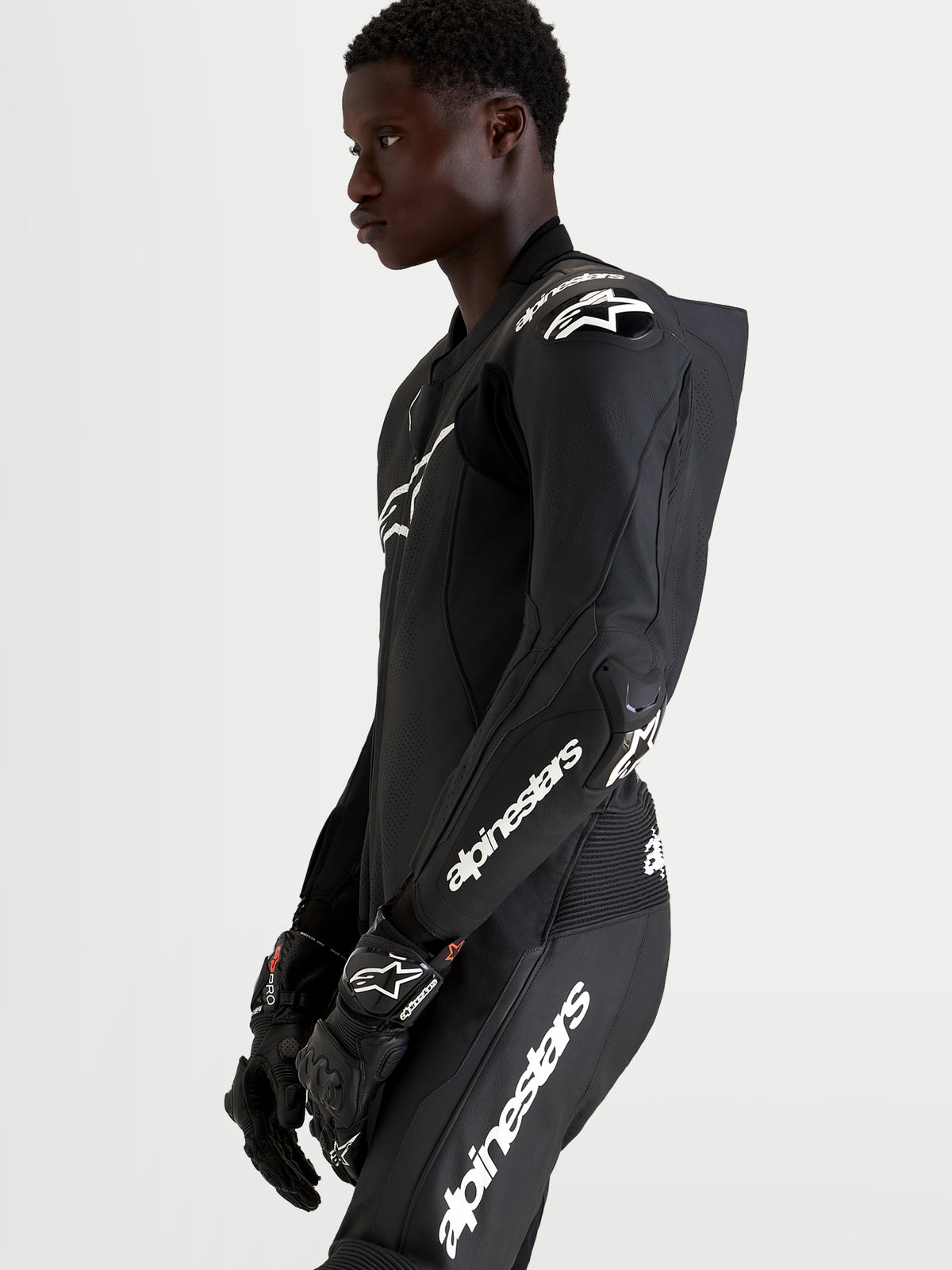 Alpinestars Missile V3 Leather Suit - 1 Piece, Motorcycle Racing Suit, Men's Black leather suit with aerodynamic speed hump and CE certification