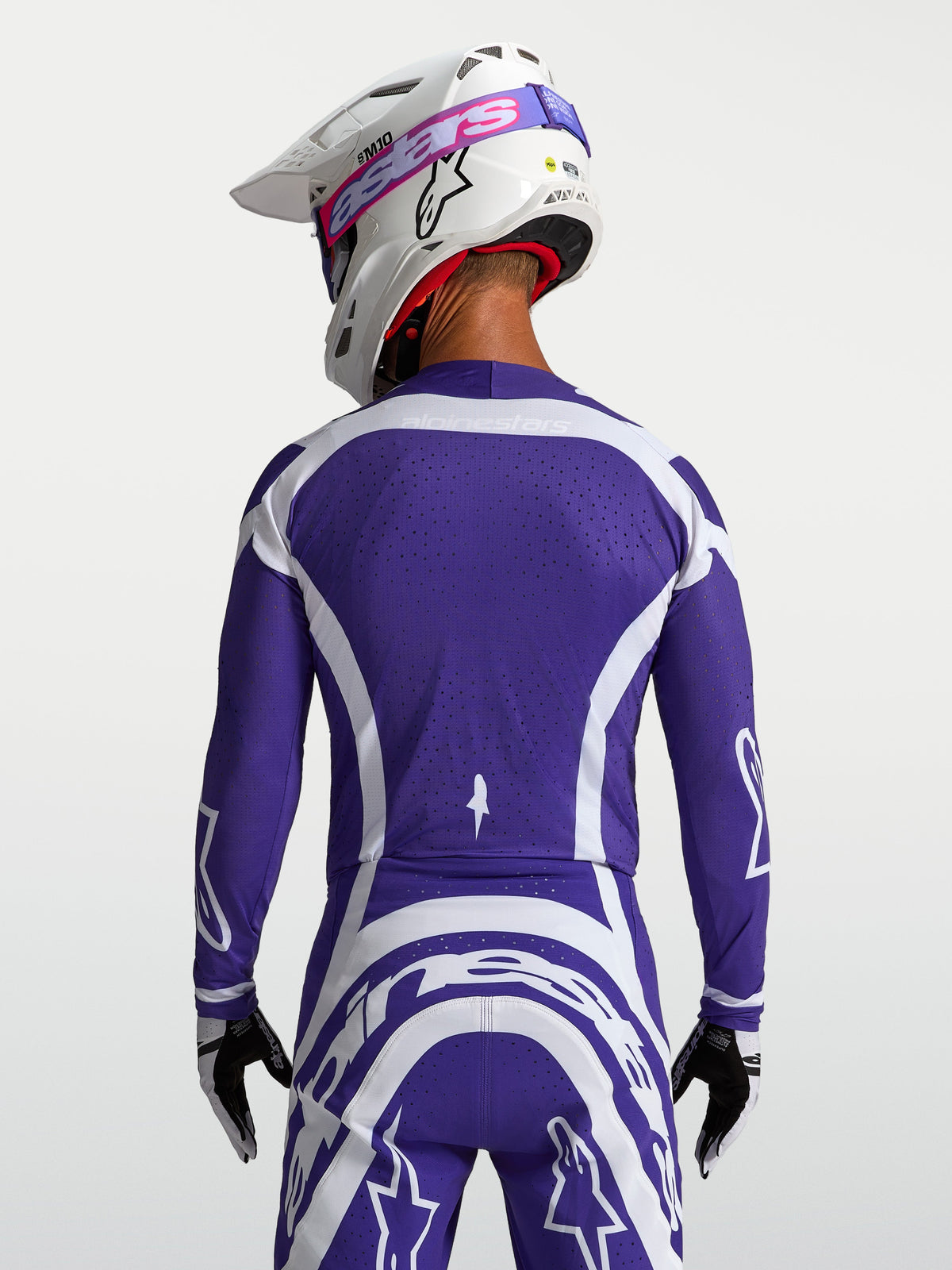 Alpinestars Supertech Vesta Jersey, deep blue and white motocross racing jersey with ventilated mesh, back view on-model.