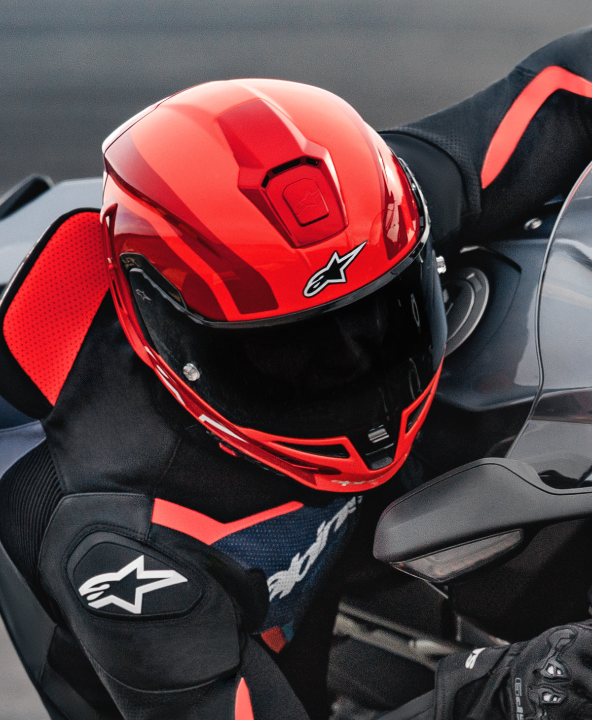 Alpine Racing Helpment Motorcycle Helmets - Premium Riding Protection | Alpinestars®