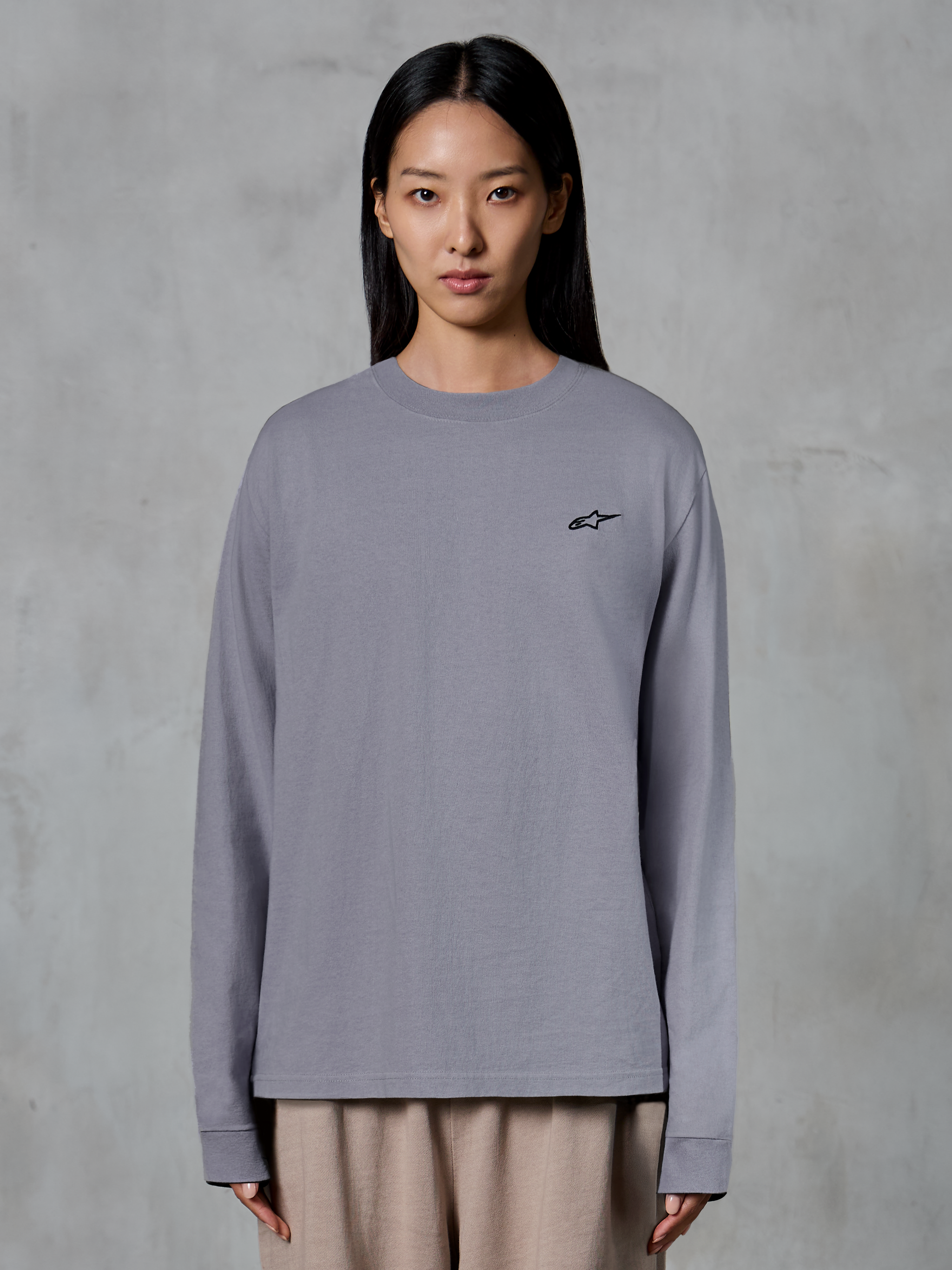 Alpinestars Essentials Ageless LS Tee, Long Sleeve T-Shirt, Silver, featuring a small black star logo on the chest, relaxed fit, premium organic cotton, casual motorsport-inspired streetwear