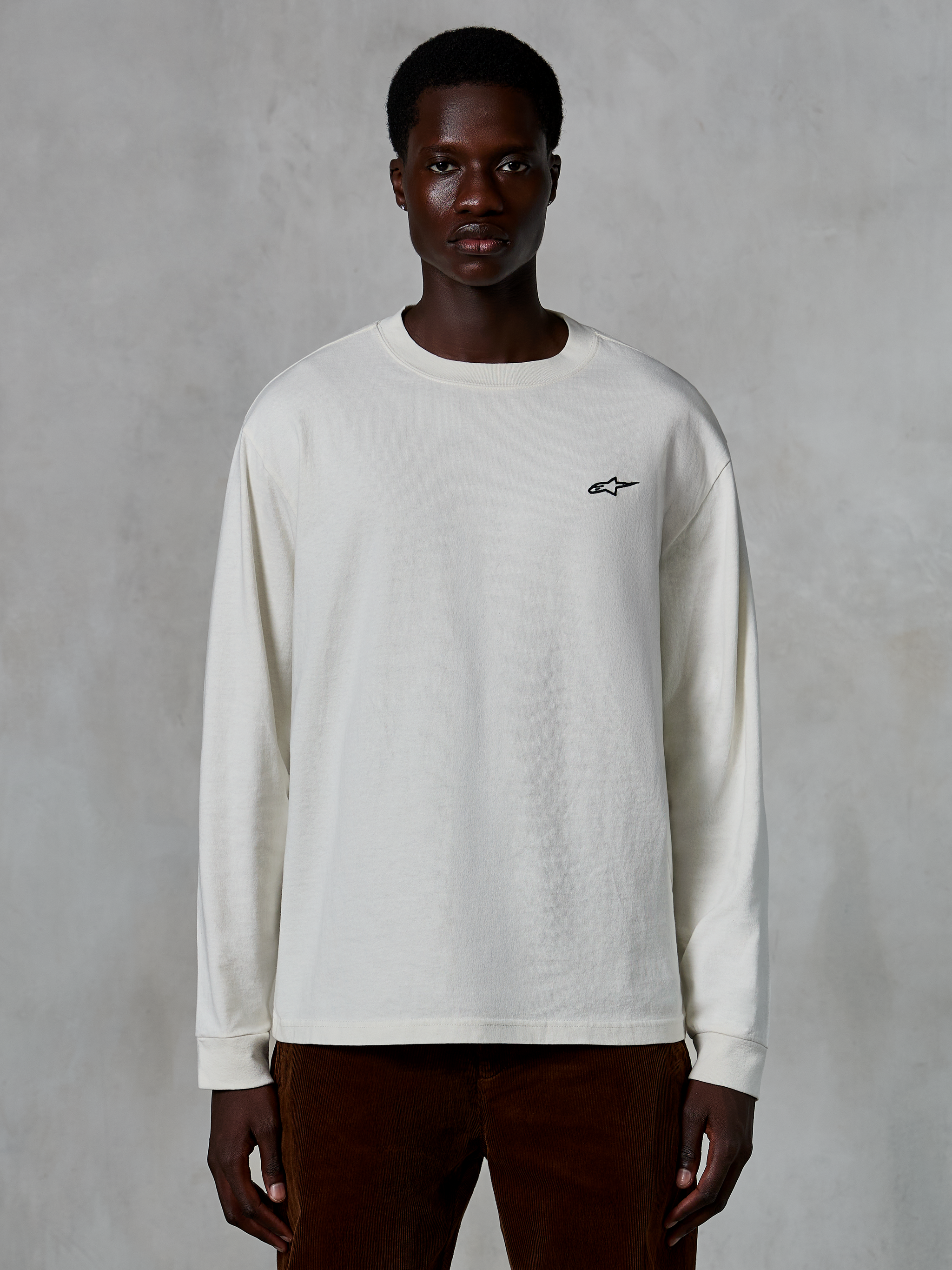 Alpinestars Essentials Ageless LS Tee, Long Sleeve T-Shirt, Off White, small black star logo on the chest, casual streetwear, relaxed fit, worn by a model