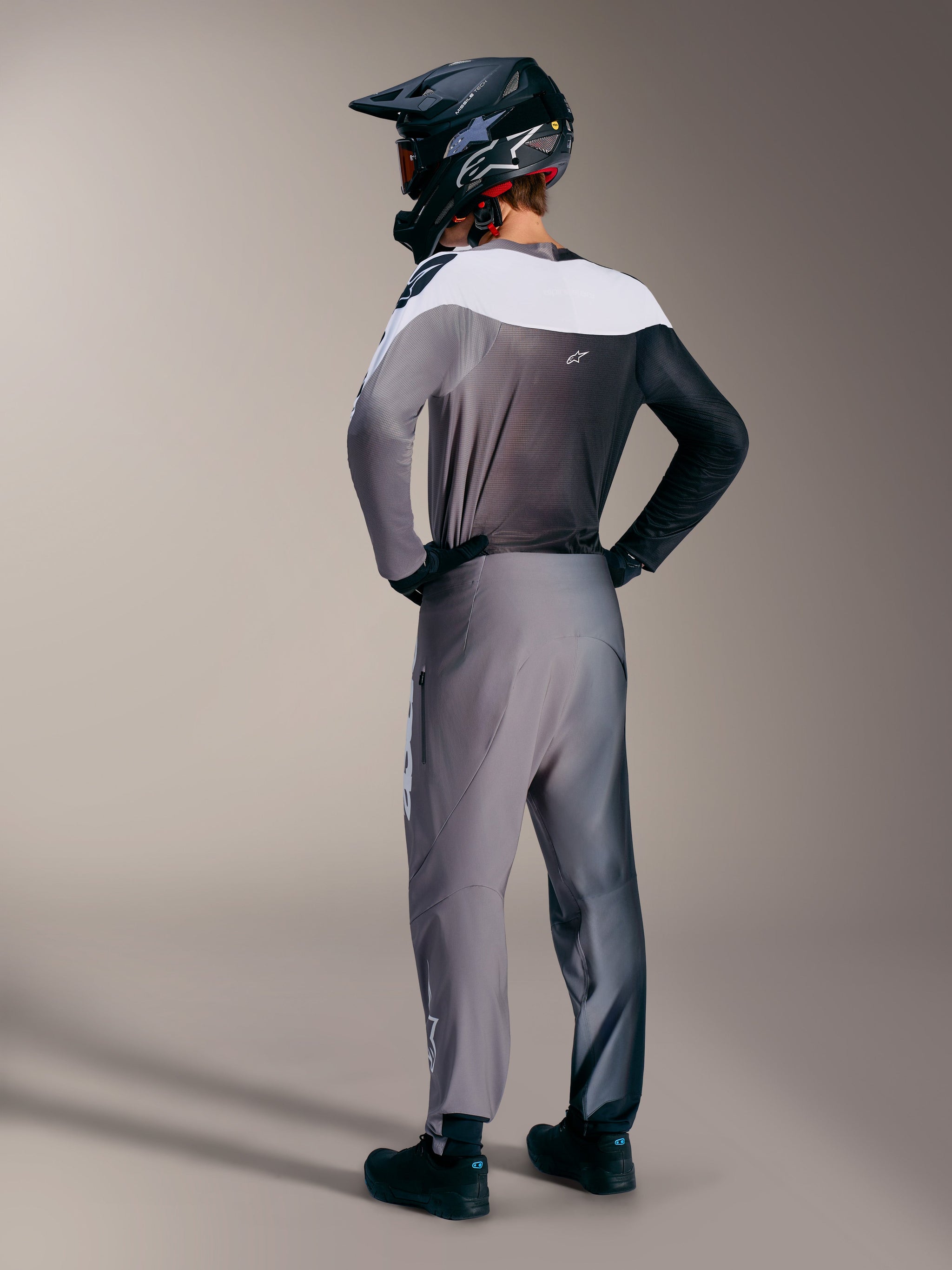 Alpinestars A-Supra Elite Jersey in Faded Gray, back view of MTB kit featuring gradient colors and performance race fit.