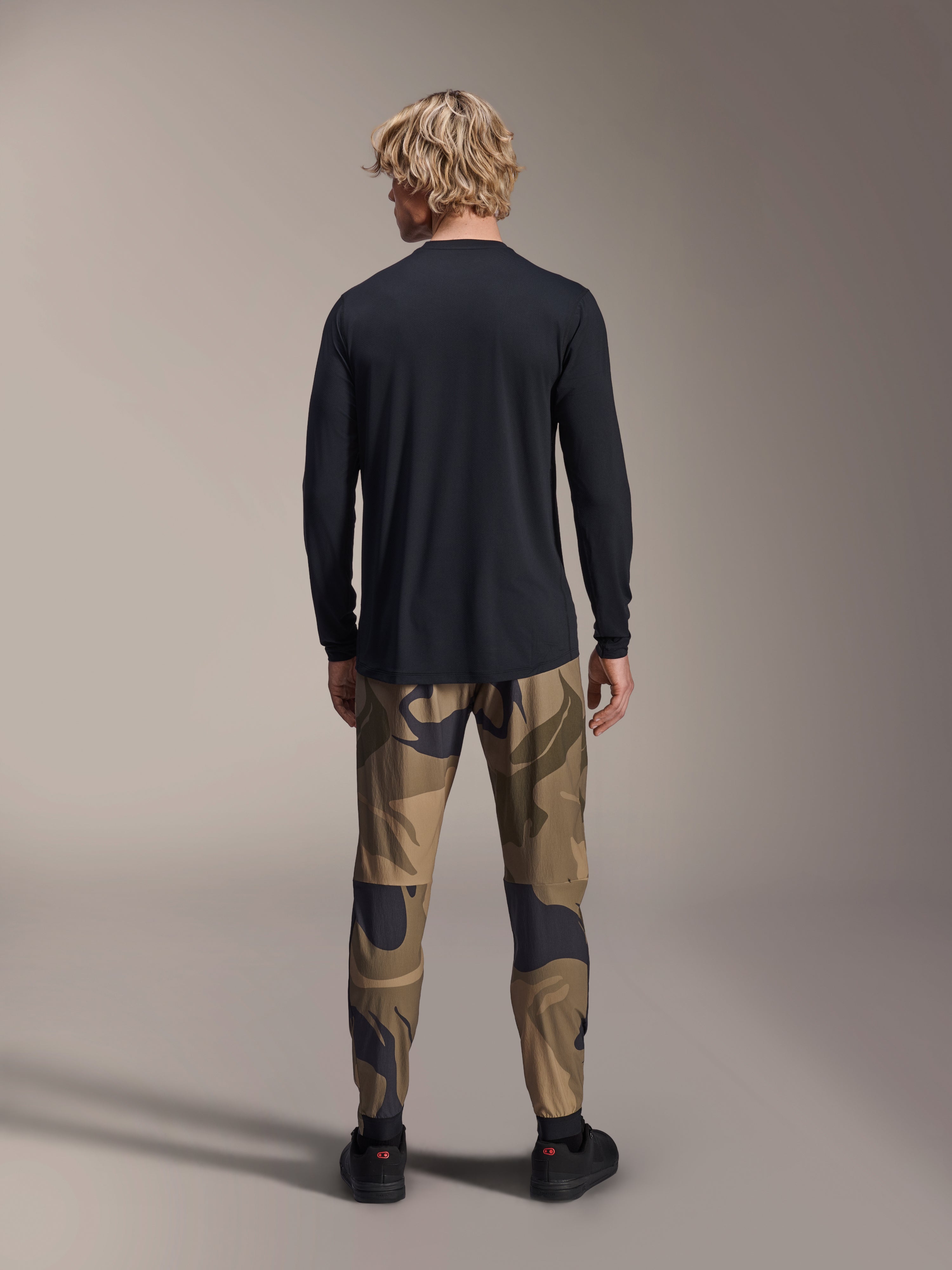 Alpinestars A-Dura Astar Jersey - Long Sleeve, Black, rear view of model wearing camouflage pants, featuring a drop tail hem and regular fit for mountain biking