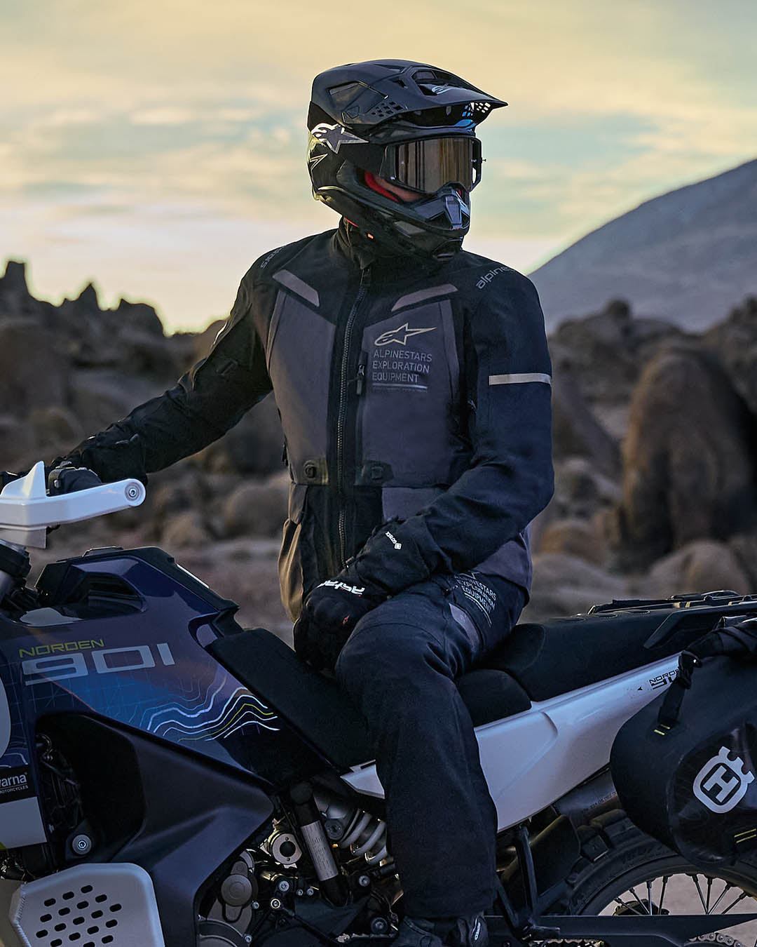 ST-7 2L GORE-TEX - White Motorcycle Jacket | Alpinestars®